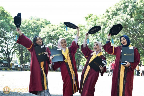 LIPUTAN WISUDA UNPAD GEL III TA 2023-2024 SESI 5 (13)