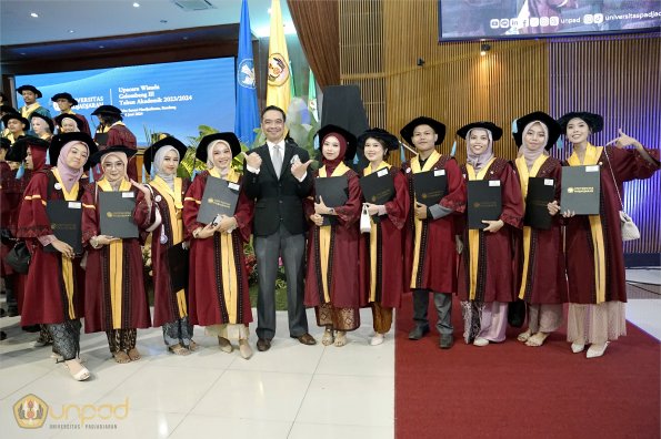 LIPUTAN WISUDA UNPAD GEL III TA 2023-2024 SESI 5 (14)