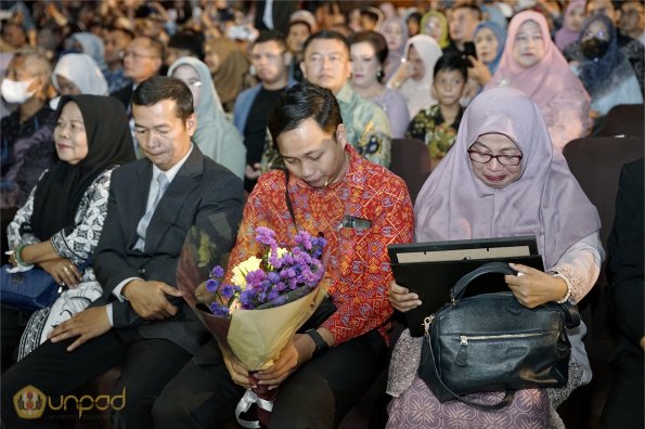 LIPUTAN WISUDA UNPAD GEL III TA 2023-2024 SESI 5 (21)