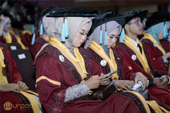 LIPUTAN WISUDA UNPAD GEL III TA 2023-2024 SESI 5 (49)