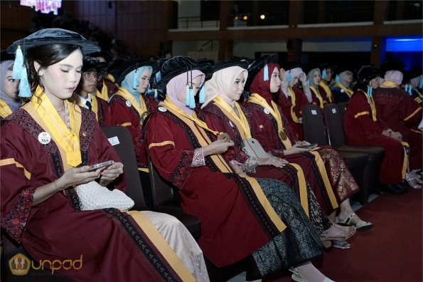 LIPUTAN WISUDA UNPAD GEL III TA 2023-2024 SESI 5 (50)