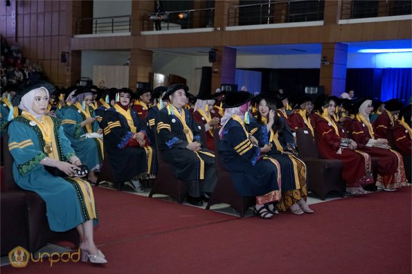 LIPUTAN WISUDA UNPAD GEL III TA 2023-2024 SESI 5 (54)