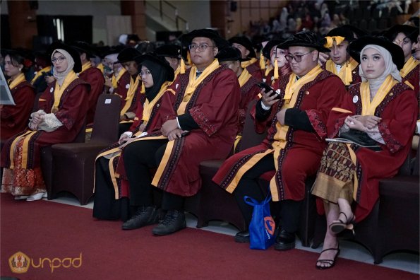 LIPUTAN WISUDA UNPAD GEL III TA 2023-2024 SESI 5 (59)