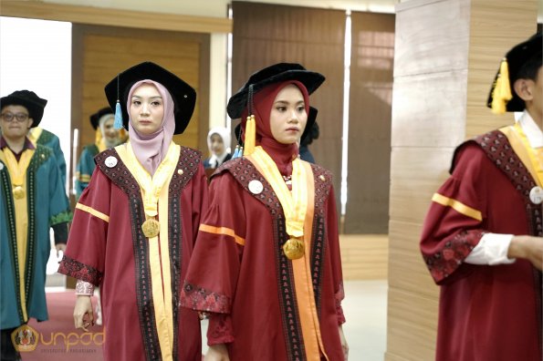 LIPUTAN WISUDA UNPAD GEL III TA 2023-2024 SESI 5 (71)