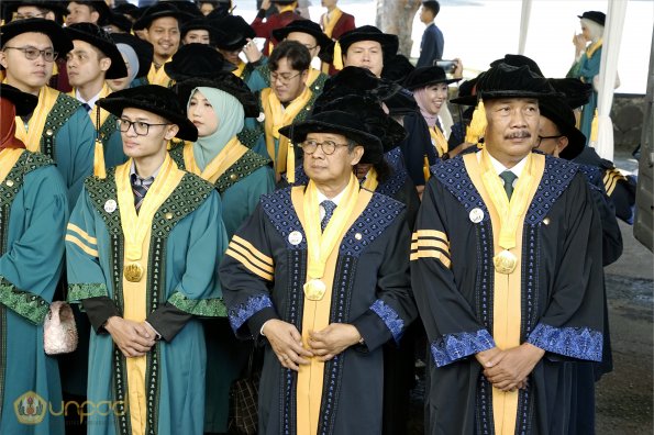 LIPUTAN WISUDA UNPAD GEL III TA 2023-2024 SESI 5 (83)