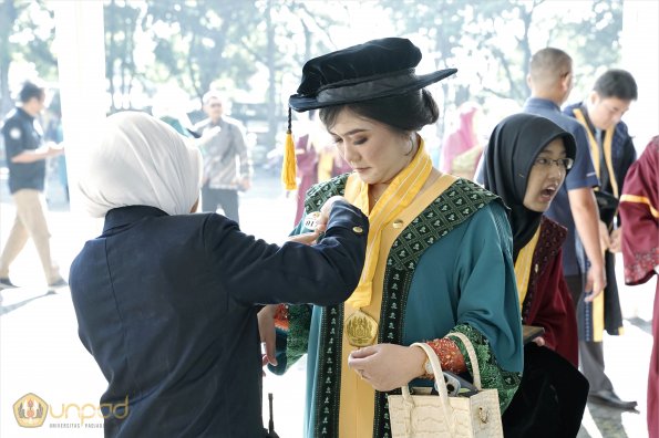 LIPUTAN WISUDA UNPAD GEL III TA 2023-2024 SESI 5 (86)