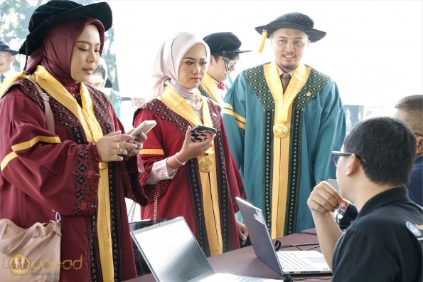 LIPUTAN WISUDA UNPAD GEL III TA 2023-2024 SESI 5 (87)