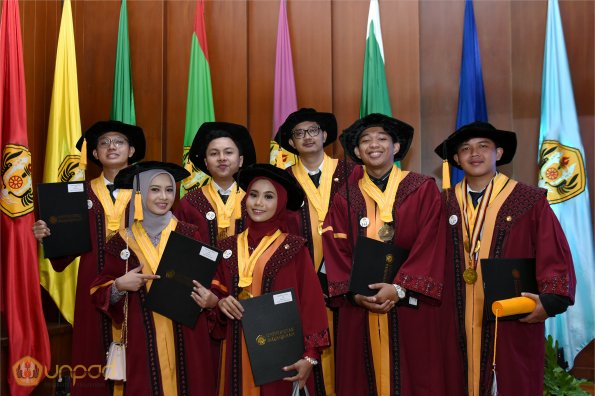 LIPUTAN WISUDA UNPAD GEL III TA 2023-2024 SESI 5 (90)