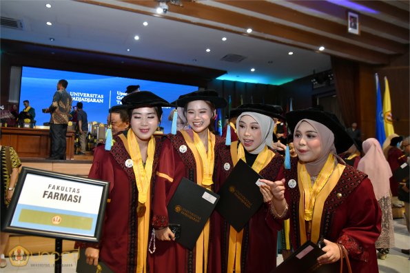 LIPUTAN WISUDA UNPAD GEL III TA 2023-2024 SESI 5 (91)