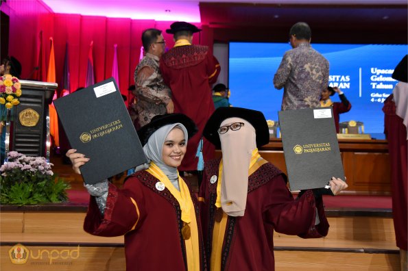 LIPUTAN WISUDA UNPAD GEL III TA 2023-2024 SESI 5 (93)