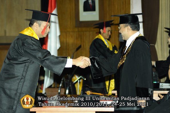 wisuda-fakultas-hukum-oleh-rektor-003