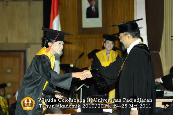 wisuda-fakultas-hukum-oleh-rektor-053