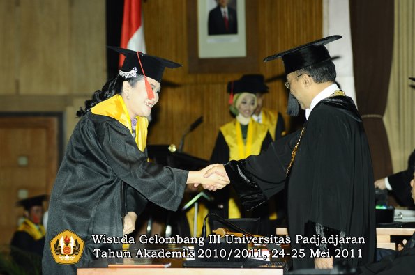 wisuda-fakultas-hukum-oleh-rektor-054