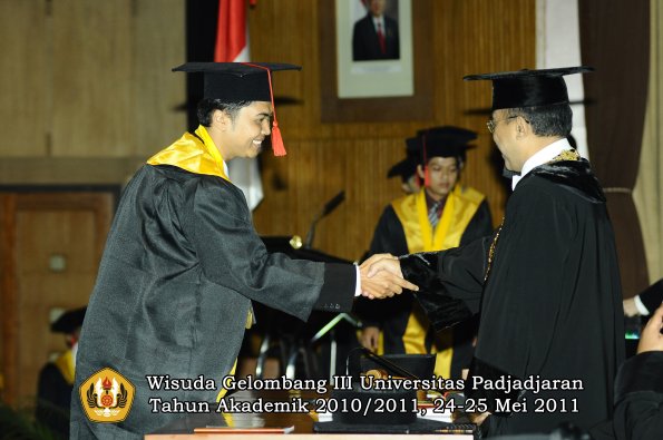 wisuda-fakultas-hukum-oleh-rektor-062