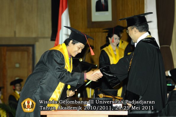 wisuda-fakultas-hukum-oleh-rektor-063