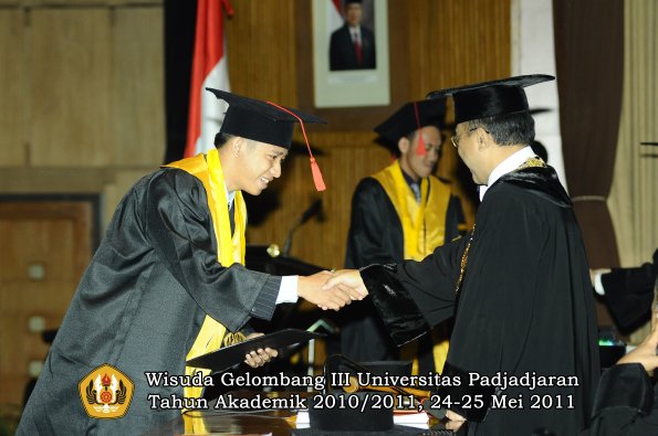 wisuda-fakultas-hukum-oleh-rektor-065