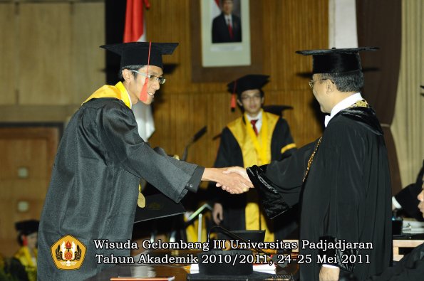 wisuda-fakultas-hukum-oleh-rektor-070