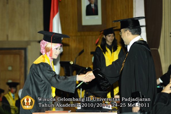 wisuda-fakultas-hukum-oleh-rektor-072