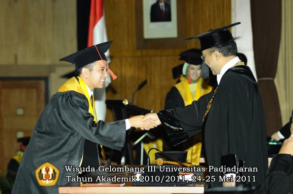 wisuda-fakultas-hukum-oleh-rektor-074