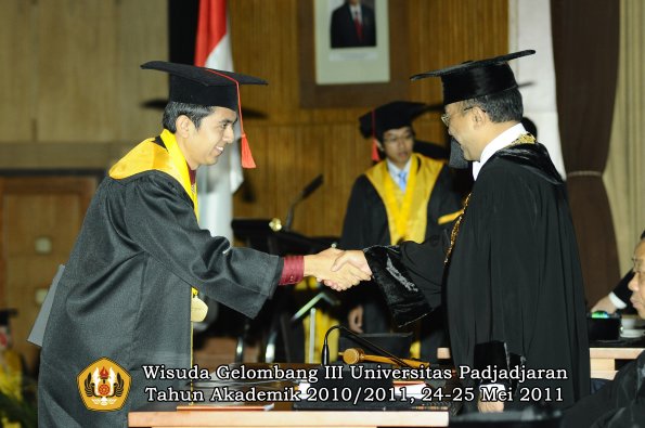 wisuda-fakultas-hukum-oleh-rektor-076