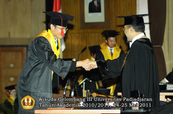 wisuda-fakultas-hukum-oleh-rektor-080