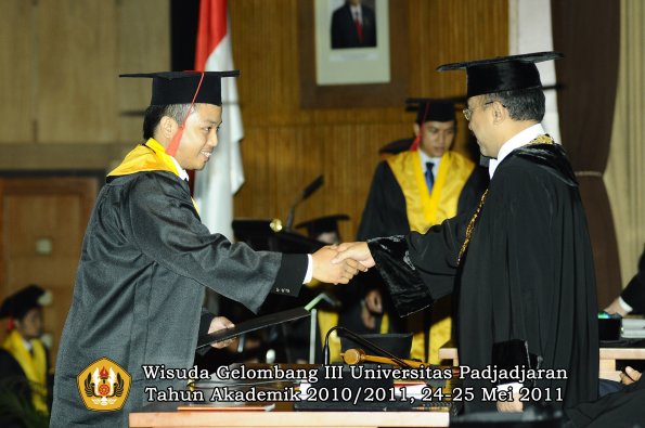 wisuda-fakultas-hukum-oleh-rektor-081