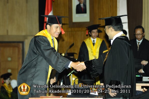 wisuda-fakultas-hukum-oleh-rektor-082