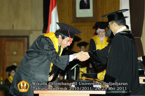 wisuda-fakultas-hukum-oleh-rektor-083