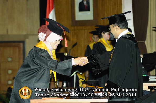 wisuda-fakultas-hukum-oleh-rektor-084