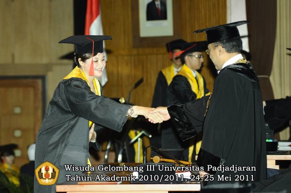 wisuda-fakultas-hukum-oleh-rektor-085