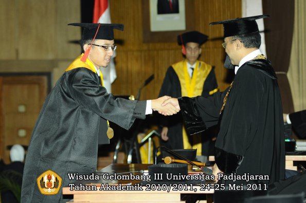 wisuda-fakultas-hukum-oleh-rektor-086