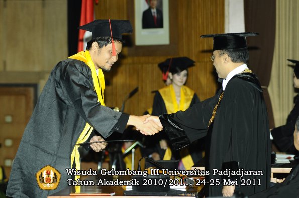 wisuda-fakultas-hukum-oleh-rektor-089