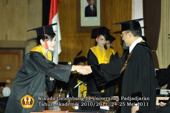 wisuda-fakultas-hukum-oleh-rektor-090