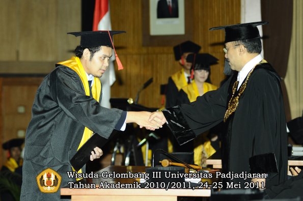 wisuda-fakultas-hukum-oleh-rektor-092