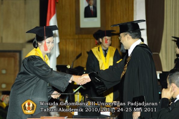 wisuda-fakultas-hukum-oleh-rektor-095