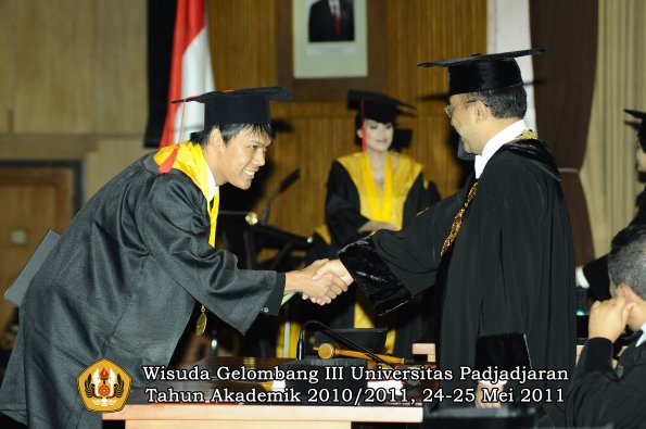 wisuda-fakultas-hukum-oleh-rektor-097