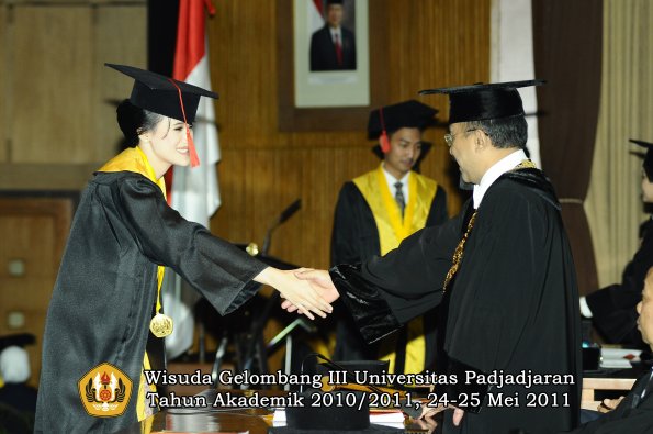 wisuda-fakultas-hukum-oleh-rektor-098