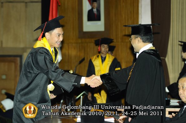 wisuda-fakultas-hukum-oleh-rektor-099