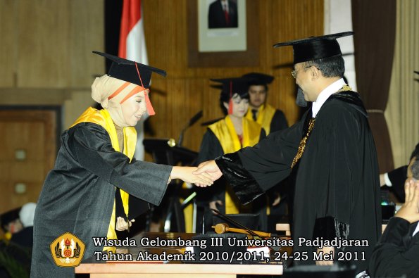 wisuda-fakultas-hukum-oleh-rektor-102