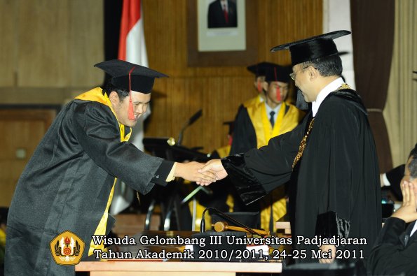 wisuda-fakultas-hukum-oleh-rektor-104