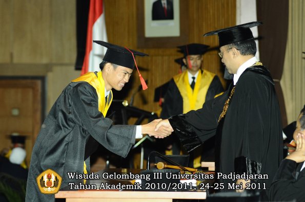 wisuda-fakultas-hukum-oleh-rektor-105