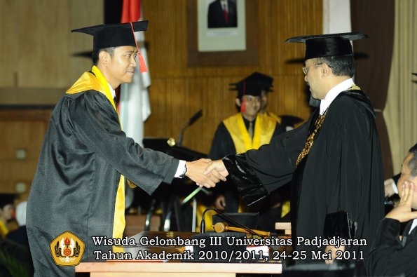 wisuda-fakultas-hukum-oleh-rektor-106