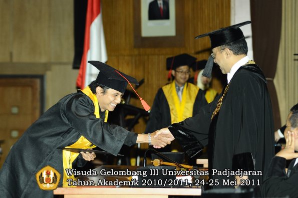 wisuda-fakultas-hukum-oleh-rektor-107