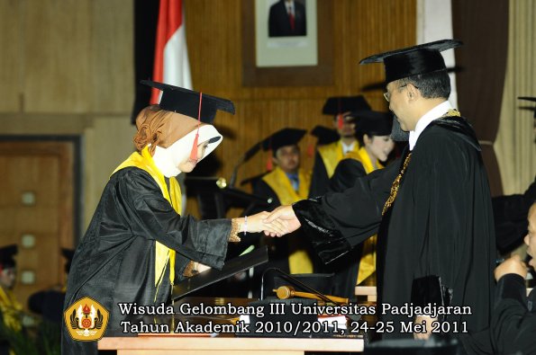 wisuda-fakultas-hukum-oleh-rektor-109