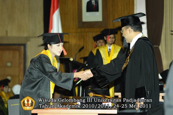 wisuda-fakultas-hukum-oleh-rektor-110