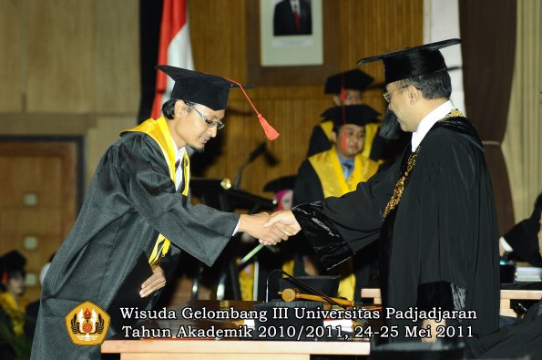 wisuda-fakultas-hukum-oleh-rektor-111