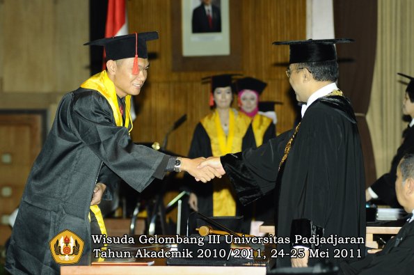 wisuda-fakultas-hukum-oleh-rektor-113