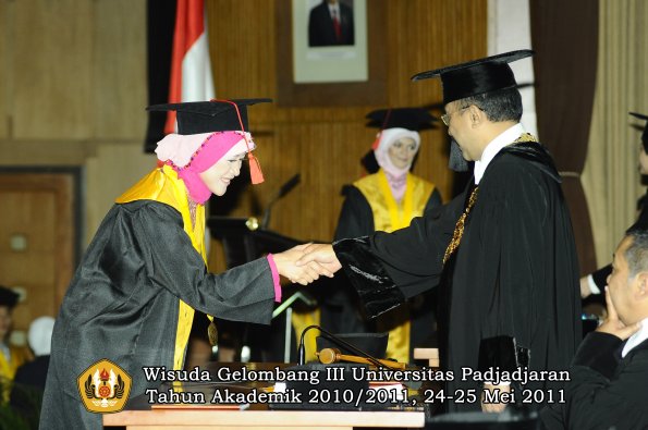 wisuda-fakultas-hukum-oleh-rektor-115