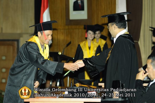 wisuda-fakultas-hukum-oleh-rektor-117