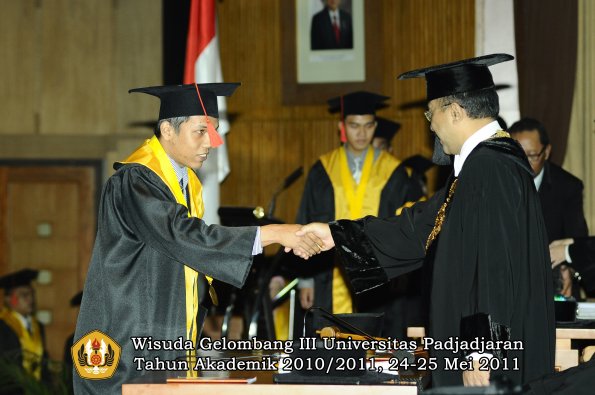 wisuda-fakultas-hukum-oleh-rektor-122